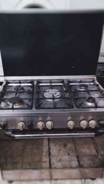 سلام عليكم 
يتوفر طباخات ايطاليا 🇮🇹 باله نضيف جداً 
ماركه ايطاليه  خمس عيون فرن+ شوايه
كله نضيف وعلى فحص تاخذه 
         مكاني نجف _ الحيره
سيف الكعبي 
*********** النجف
