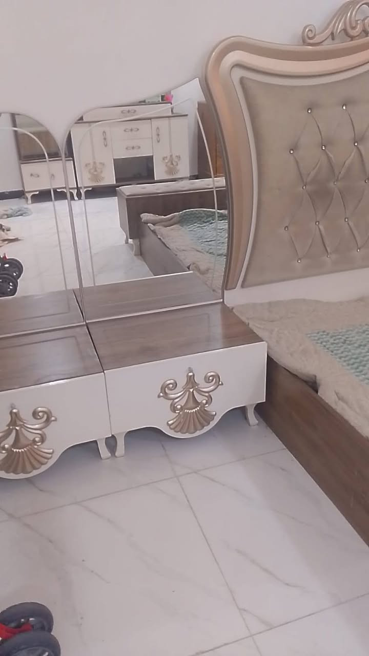 غرفه نوم للبيع  نضيفه اخو الجديد  9 قطع  اقل 6 اشهر من اخذته مستعجل عله بيعه   السعر 650 الف  مكاني كربلاء


**إذا كنت صاحب هذا الإعلان وتريد حذفه لأي سبب، رجاءا أرسل رسالة إلى الدعم الفني**