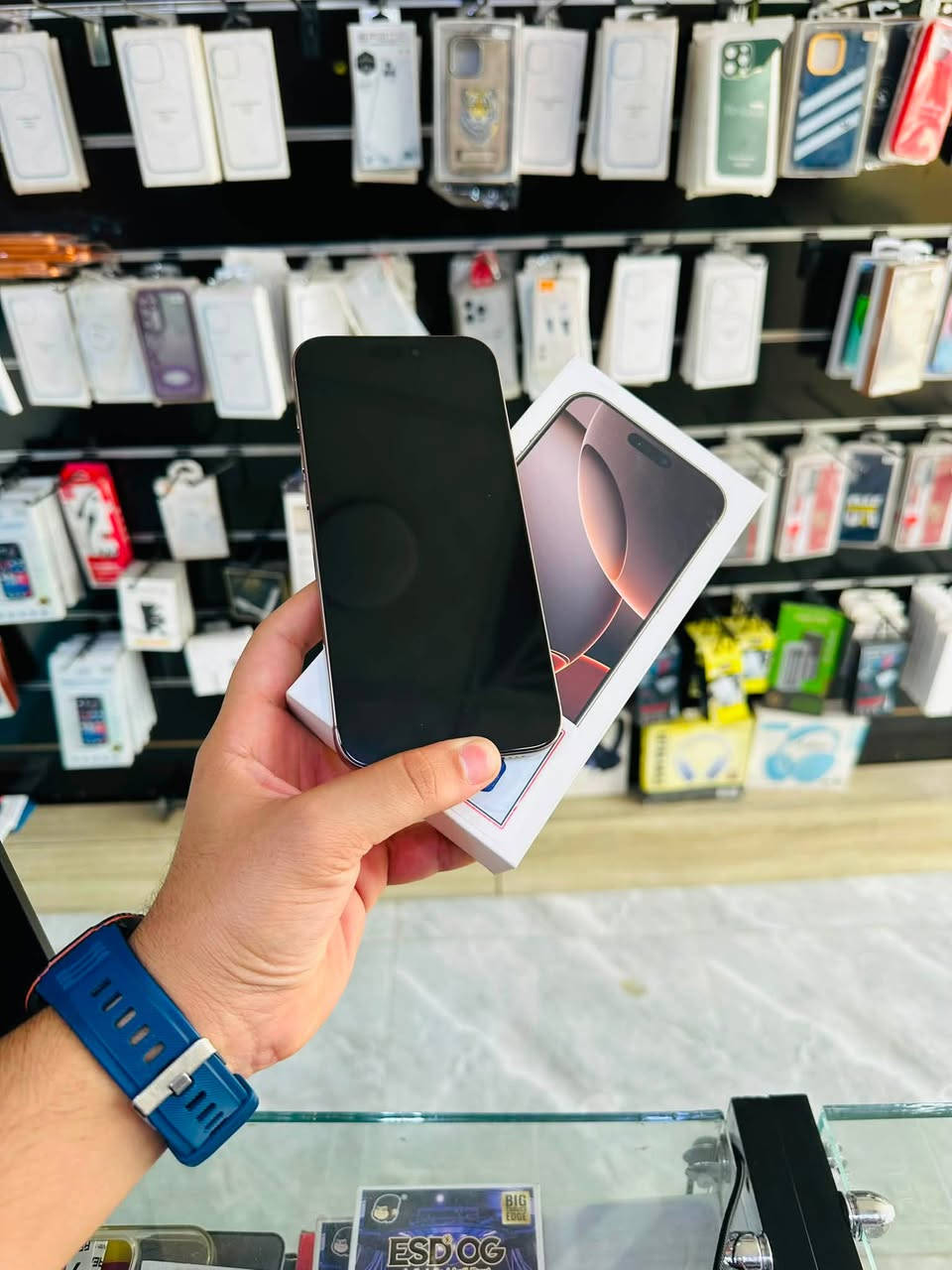 سلام عليكم❤️
📱 للبيع آيفون 16 برو ماكس

* السعة: 256GB
* البطارية: 93%
* الجهاز بلاد (أصلي 100%)
* لا مفتوح ولا مصلّح ولا مبدل أي قطعة
* وضع شركة بلادي وتر بروف
* كلشي شغال تمام: نت، صوت، اتصال 👌
* جهاز نظيف جداً وخالي من المشاكل

🔒 الضمان:

* ضمان فحص لمدة يومين

📍المكان: بغداد / مدينة الصدر / قطاع 23

💰 السعر: 1,325,000 نهايته

📞 للتواصل: ***********
