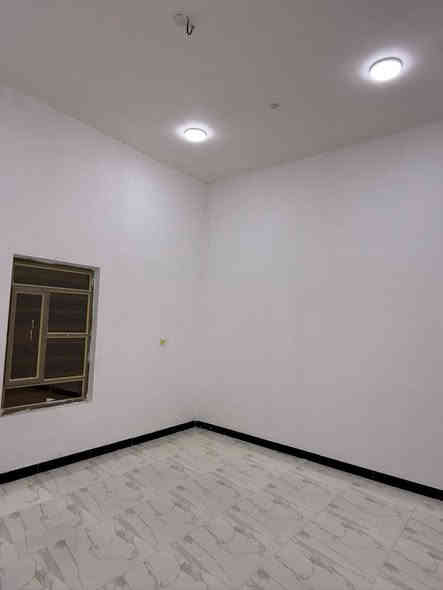 أسعد ألله أوقاتكم بكل خير🌹
اللاستفسار ***********
دار سكن للبيع
شقل درجه أولى
سنة البناء 2025

المساحه 250 م
على شارع 12م تبليط
كافت لخدمات متوفره
منطقه هدوء ومرتبه

نوع العقار طابو زراعي بأسم عراقي سند 25 
تتكاتب وي أبو لأرض مباشرةً

يتكون لبيت
كراج + حديقه
دوانيه
صاله
غرف عدد 3
مطبخ
مناور
صحيات خارجي داخلي

العنوان أبو لخصيب 
طريق سيد حامد قرب مدينه لاندلس سكنيه

سعر لبيت 130 مليون وقابل للتفاوض

اللاستفسار ***********
