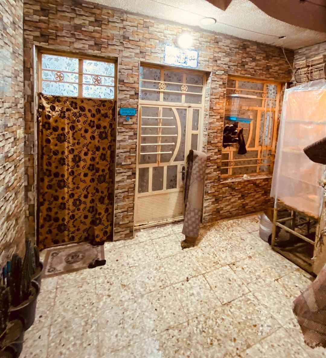 السلام عليكم دار للبيع المساحه 100/م طابقين طابق الأول يحتوي على استقبال وصاله و مطبخ و حمام و غرف نومة ومنور طابق الثاني غرفتين نوم و صاله و حمام البيتونه +مخزن سطح ملبوخ و مطبك شتايكر لاستفسار على رقم *********** المكان الكفائات قرب المستوصف مقابل ساحه جامع خاتم الاوصياء
