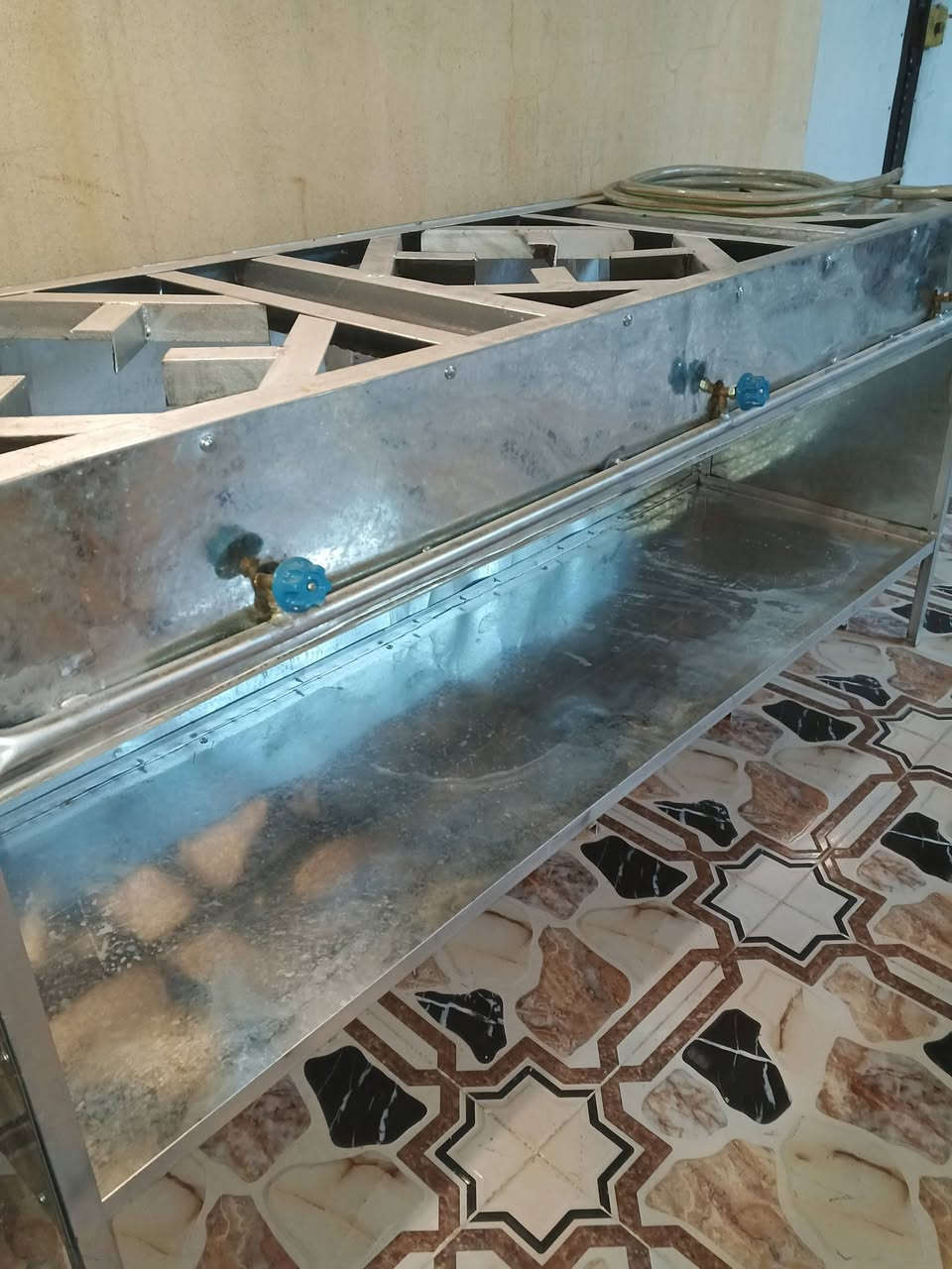 سلام عليكم طباخ مع كيزر مع فرن للبيع اتصال على الرقم *********** الموقع كركوك
