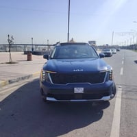 سورنتو 24 أمريكي محرك 2500 فول بنوراما ماشيه(8000 mi)  ضرره باب وجاملغ...