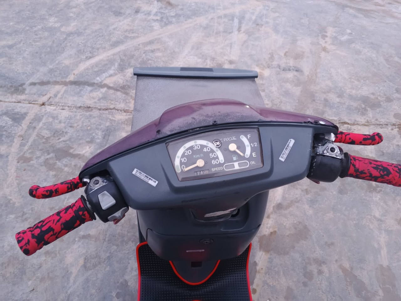 السلام عليكم
موطور زنبور للبيع او المراوس
نضافه شوف العين 
محرك نضيف شغال من كلشي كلجات جديده قايش جديد كل شي جديد 
السعر خاص 
للاستفسار اتصل على الرقم 
•***********•
