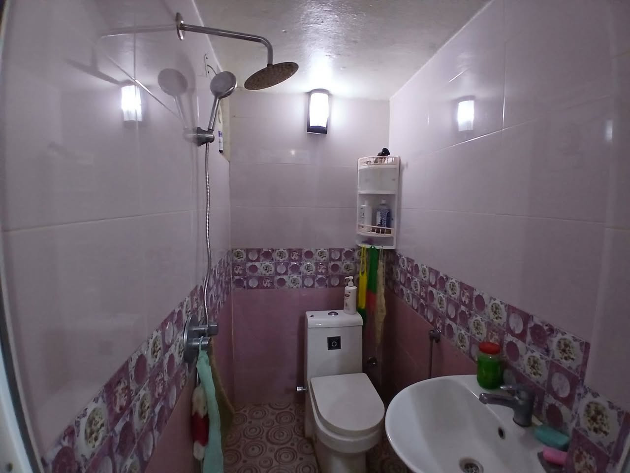 دار للبيع كوت حي الحكيم شارع عطوف طاب وزراعي مساحه 180 متر بناء بلوك يتكون من غرفتين نوم مطبخ استقبال هول السعر المطلوب 43 وبيها مجال لشراي
تصال ***********
