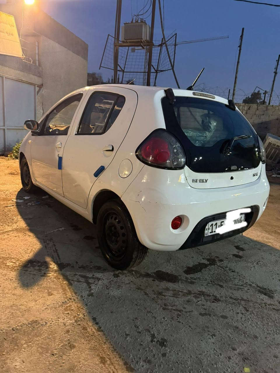 باندا للبيع ٢٠١٣ رقم انكليزي بغداد مثل مموضح بصوره بيه طخطخات بسيطه وشخوط ادامه جديده للمحرك صدر جديد باتري جديد رايده ٤٧ وبهيه مجال بسيط حك جيه
*********** واتساب
