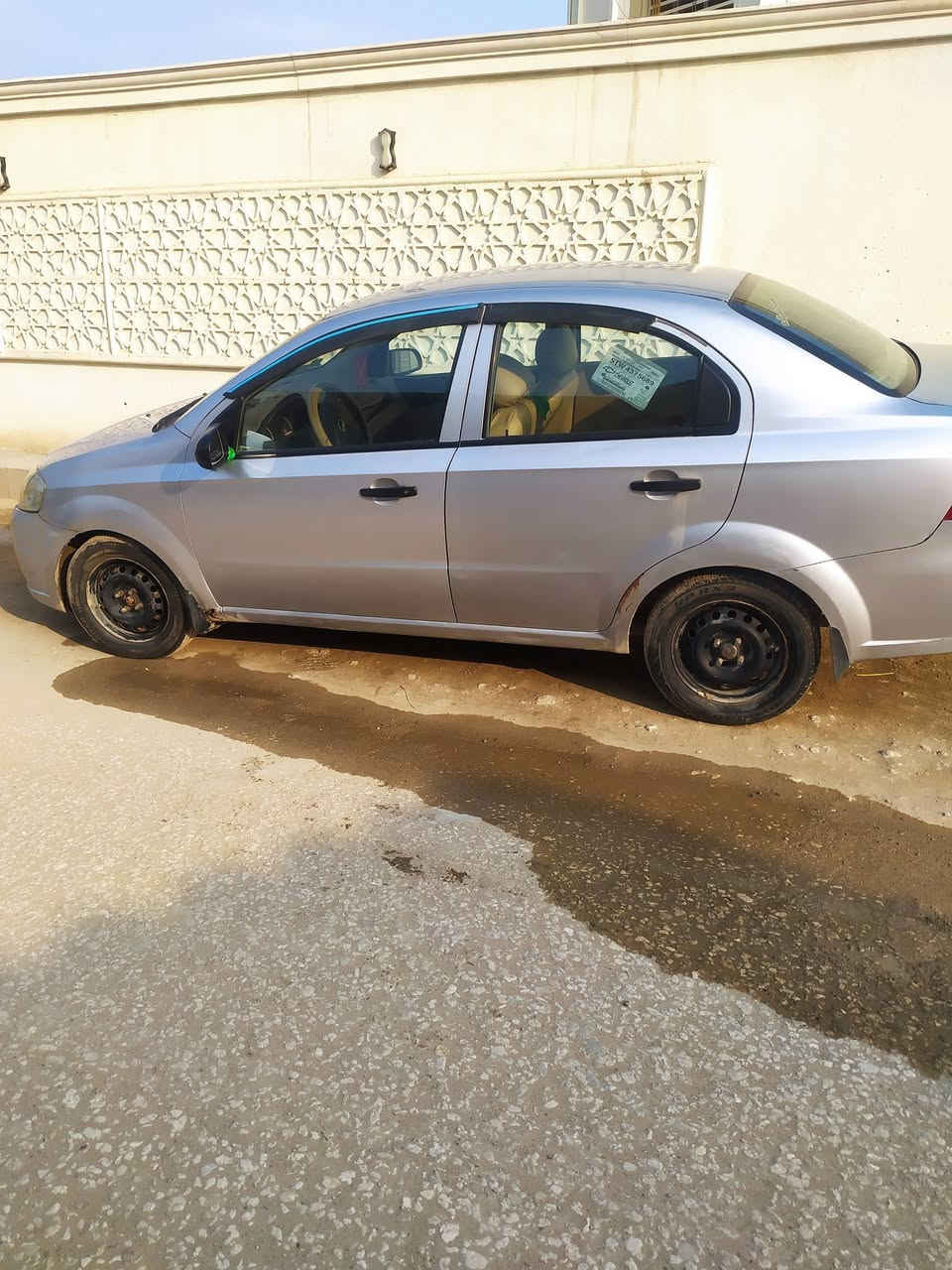 السلام عليكم  افيو خليجي مسكر بدون صبغ فقط باب بجهه السائق مبدله الخلفيه و رقم نكليزي او باسمي ٢٠٠٩ داخلها بيجي تبريد شغال تدفئه شغاله العنوان بابل السعر ٦٢ غير متواجد على الفيس الشري يتصل على الرقم ***********
