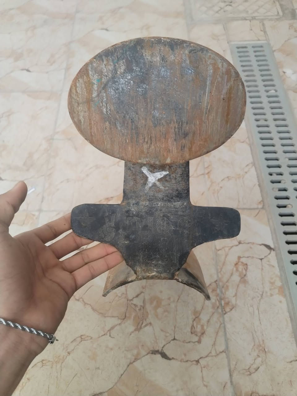 سلام عليكم للبيع صالنصه كاتم جديده كلش سعره 10 وراصطه نضيفه سعره 25 وبيه مجال كربلاء الإطارات شارع 20 رقمي ***********
