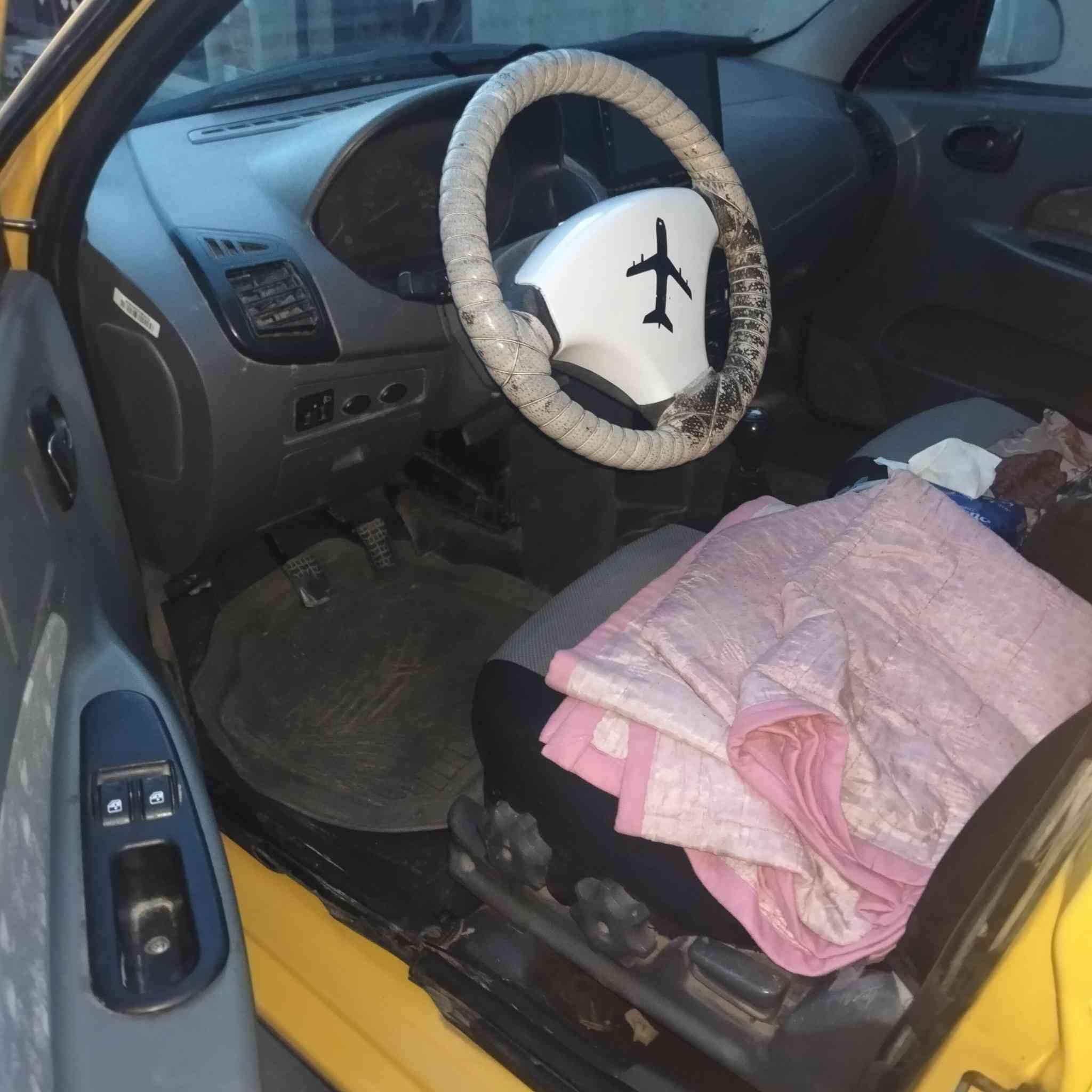 السلام عليكم لبيع طيبة موديل 2015 سنوية جديدة باسمي هيئة وغرامات مصفرة هزه جديدة رقم جديد سيارة جاهزة محرك جديد السعر 42 وبيها مجال المكان الموصل  ***********
