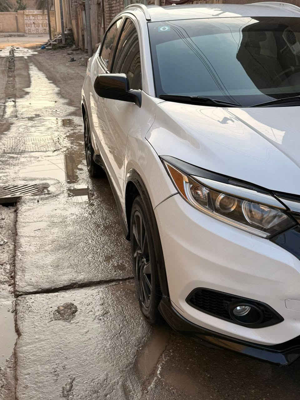 للبيع هوندا يابانيه موديل 2023 رقم بغداد دولي باسمي ماشيه 
قليل مكفوله من تبديل ومن صبغ ومن فتح حادثها بارد بصيط بمقدمه البنيد ولباقي مكفوله مكينه وكير  صدر امامي خلفي كله وضع شركه تخم تاير مكان السياره الناصريه مركز سعر 140 وبيها مجال بصيط ***********
