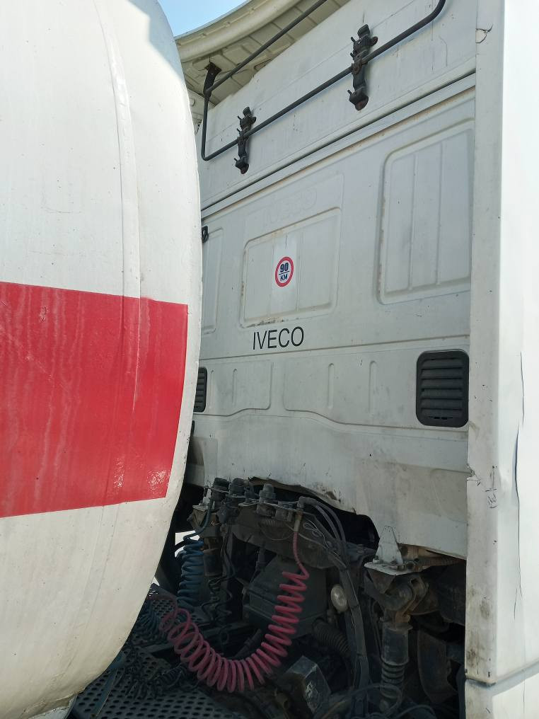 سلام وعليكم افيكو لبيع موديل2006 
صهريج مغلف جوبلس واحد علاك تخم تاير
سياره كفاله عامه تكيال وطوناج جي بي س
كاملات سياره من جوه شغل خير من الله 
كهرباهيات كامله كير وتماتيك 12نمره 
مكينه 450 لا صرف ولا بخار 
كسن شاصي كفاله وسياره احله من صور
مكاني بغداد لستفسار***********
تنباع كامله وينباع راس ورحده سليمانيه مداور ثاني يوم بسمي بغداد, العراق
