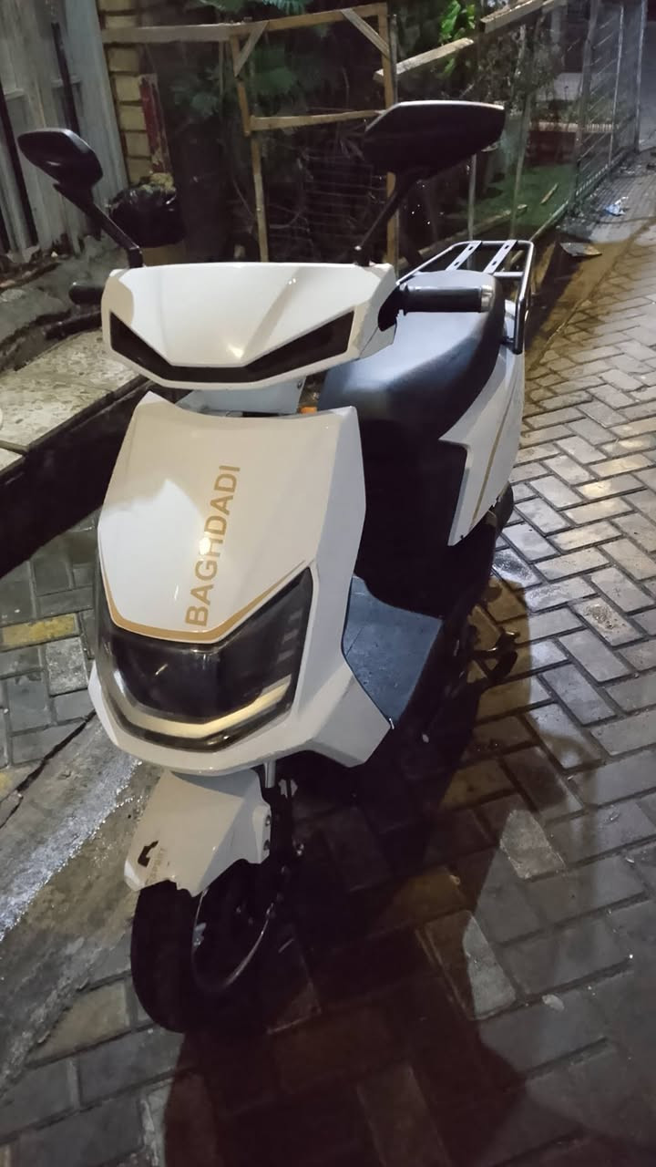 للبيع دراجه شحن بغداد مدينه الصدر نقصها بس بريك بس الامامي يشتغل كهربائيات شغاله نظه السعر ب 450 رقم ***********
