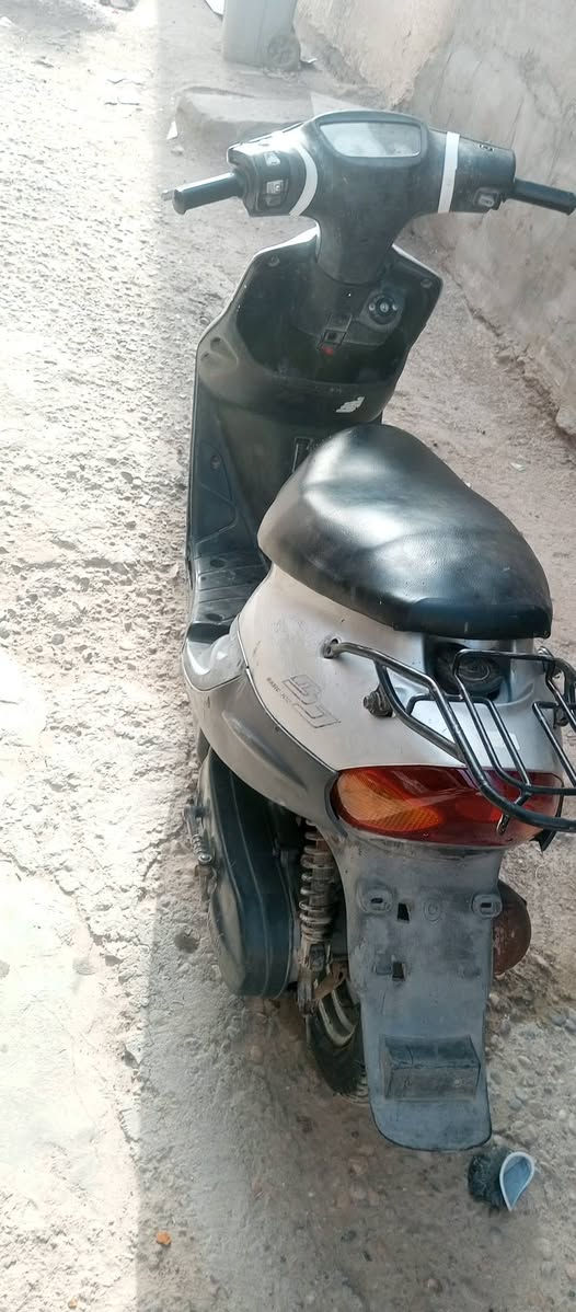سلام عليكم شباب دراجه البيع يوماهه دراجه حلوه ونضيفه كهربايات شقال شلعه معدل سعر 450 وبيهه مجال متواجد خاص او هاض رقمي ***********
