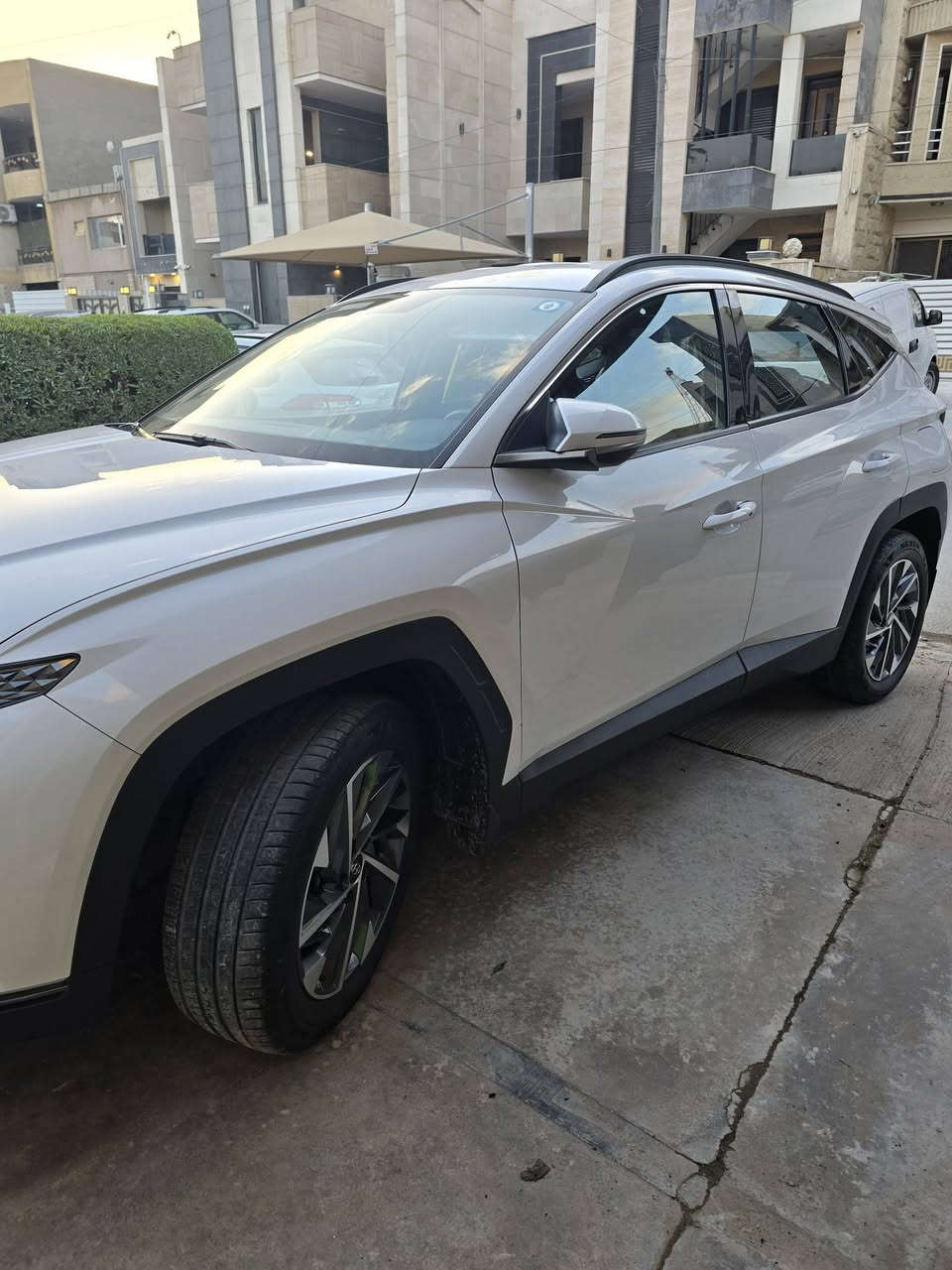 توسان 2022 اخت الزيرو ماشية اقل من 8000 فول مواصفات عدا البانوراما كشنين كهرباء هندبريك دكمة كامرة دواره بردة خلفية رقم بغداد مكفوله من الصبغ والبارد للاتصال *********** بغداد الكرخ
