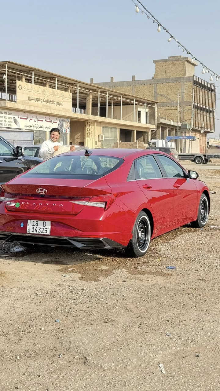 سلام عليكم النتره 2022 فول مواصفات للخير سياره جديده خير من الله بدون تبديل حادثه جاملغ خلفي فقط جهت السايق ماشيه 34 مايل 
رادارت 360
كشنات جلد 
شاشه متصله
اشاير بل مري
فتحت سقف
تدفه كشنات
تلث انضمه قياده
سايد بريك دكمه
وبقيت المواصفات المعروفه 
السياره بسمي مداور ثاني يوم 
اي ستفسار اتصل ودلل للعلم السياره تنباع عل ويلاته البلادي 
***********بي وتساب
