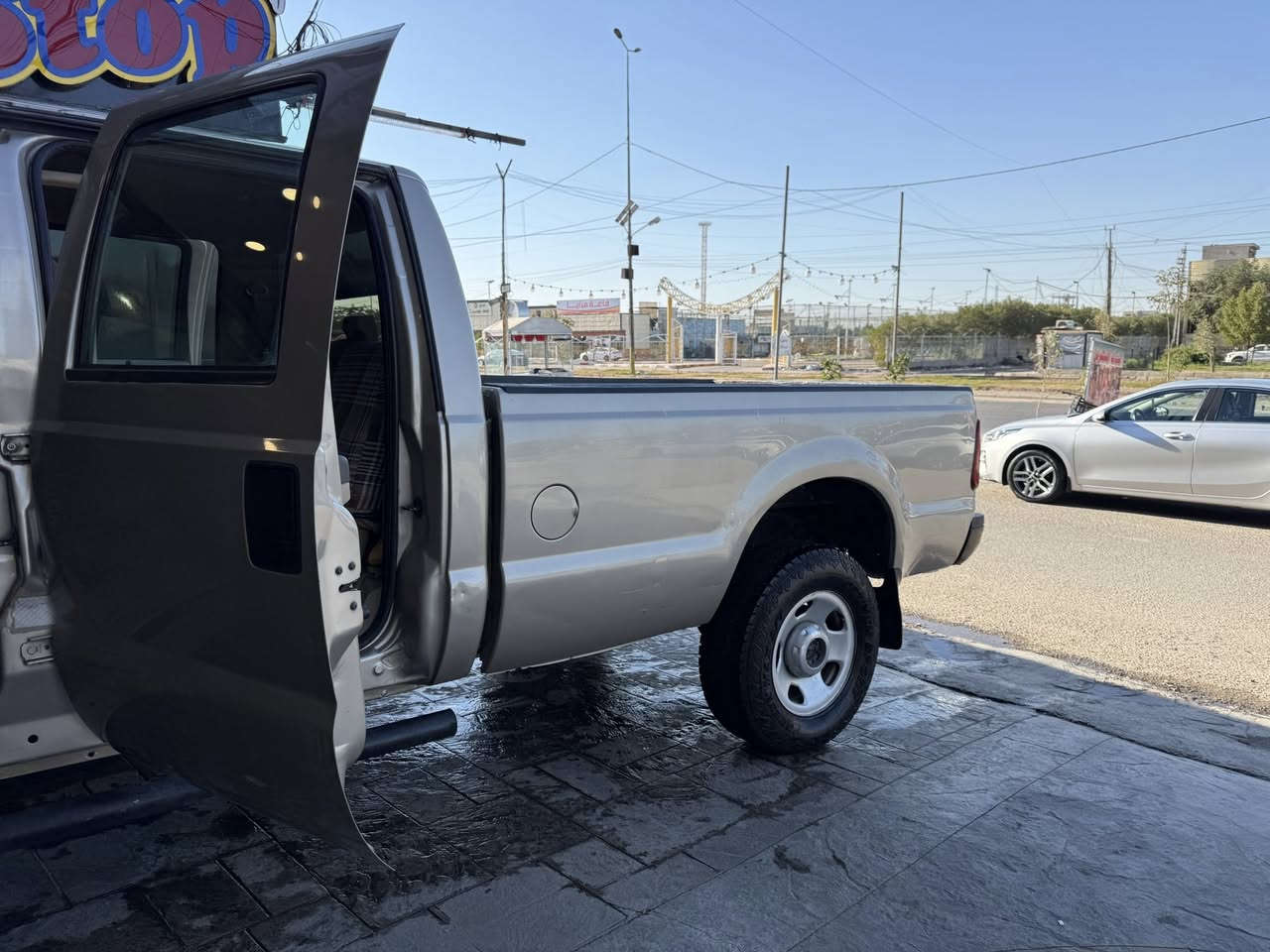 السلام عليكم
فورد سوبر ديوتي  اصولي 
10 سلندر بانزين 
منظومة غاز 100 لتر 
سنوية جديده باسمي لل 27
هزه وبراد جديد 
تبريد بلادي
مكينه نظيفة 
كير نظيف 
شاشة 
فور ويل 
ماشية 108
بغداد البياع 
السعر 115 وبيها مجال 
***********
