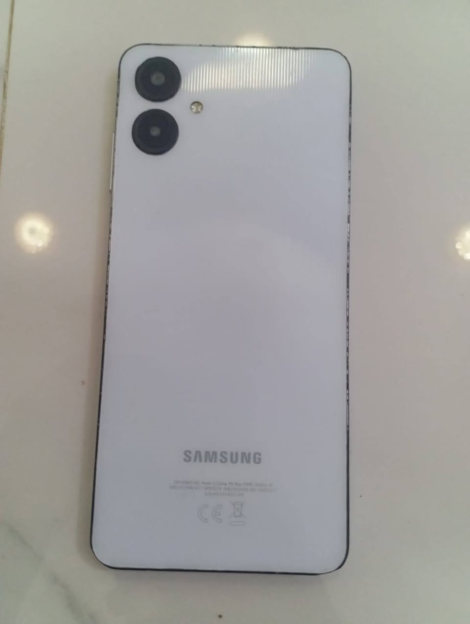 جهاز لبيع سعره مناسب ب٦٥الف بي مجال  جهاز اقتصادي للاستخدام الخفيف.   مواصفات Samsung A06 الأساسية* باختصار:

1. *الشاشة*: 6.7 بوصة PLS LCD، دقة HD+ 720x1600، 60Hz
2. *المعالج*: MediaTek Helio G85 - يمشي سوشيال وتيك توك ويوتيوب، ببجي على Low
3. *الرام*: 4GB
4. *التخزين*: 64GB أو 128GB - الأكثر شيوعاً 128GB
5. *الكاميرا*: خلفية 50MP + 2MP، أمامية 8MP. تصوير نهاري مقبول
6. *البطارية*: 5000mAh مع شحن 25W، تتحمل يوم كامل
7. *النظام*: Android 14 بواجهة One UI Core، يدعم تحديثين
8. *إضافات*: بصمة جانبية، منفذ سماعة 3.5mm، شريحتين


**إذا كنت صاحب هذا الإعلان وتريد حذفه لأي سبب، رجاءا أرسل رسالة إلى الدعم الفني**