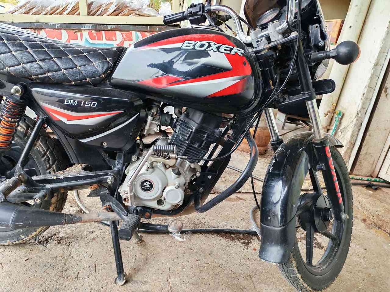 السلام عليكم دراجه بوكسر للبيع موديل 2021 بشهر 12 يعني 2022 شكل 2022 الدراجه خير من الله  ما بيهه اي نقص نضافه مثل بل صور، ،، اوراق اصولي شرط الترقيم   مكان ديالى بعقوبه السعر 1400 وبيهه مجال قليل حك الجيه، ،،، الرقم    ***********
