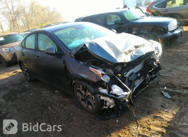 كيا فورتي وارد امريكي نص موصفات 
معوقين 
الموديل 2021
صور الحادث. بامريكاا موجود بصورة
السعر 135
 الرقم ***********
المكان السماوة
