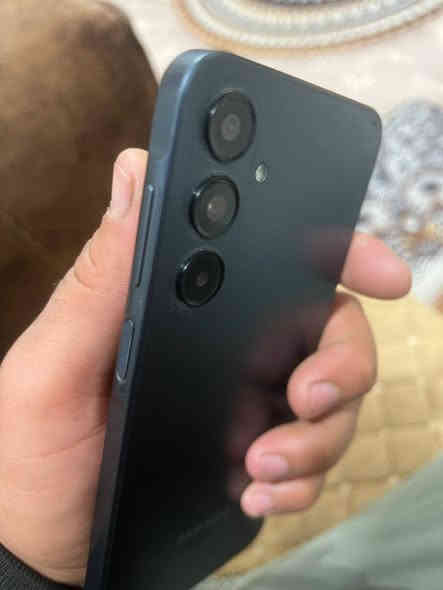 السلام عليكم تلفون اي ١٦ للبيع  مكفول مابي شي عنوانة بغداد  السعر ١٤٠ رقم الهاتف  ***********
