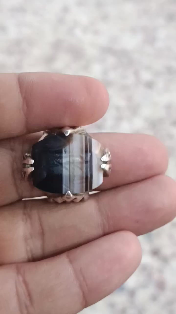 جزعه يمانيه قديمه
وزن الخاتم 23 غرام 
قياس 24 
***********
الامين الثانيه /بغداد
