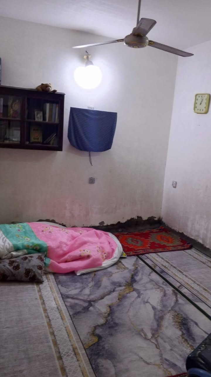 بيت مسلح تجاوز للبيع المساحه 80متر كهرباء ومي ومجاري وإنترنت كامل العنوان العبيدي مجاور مدرسة سلسبيل ***********
