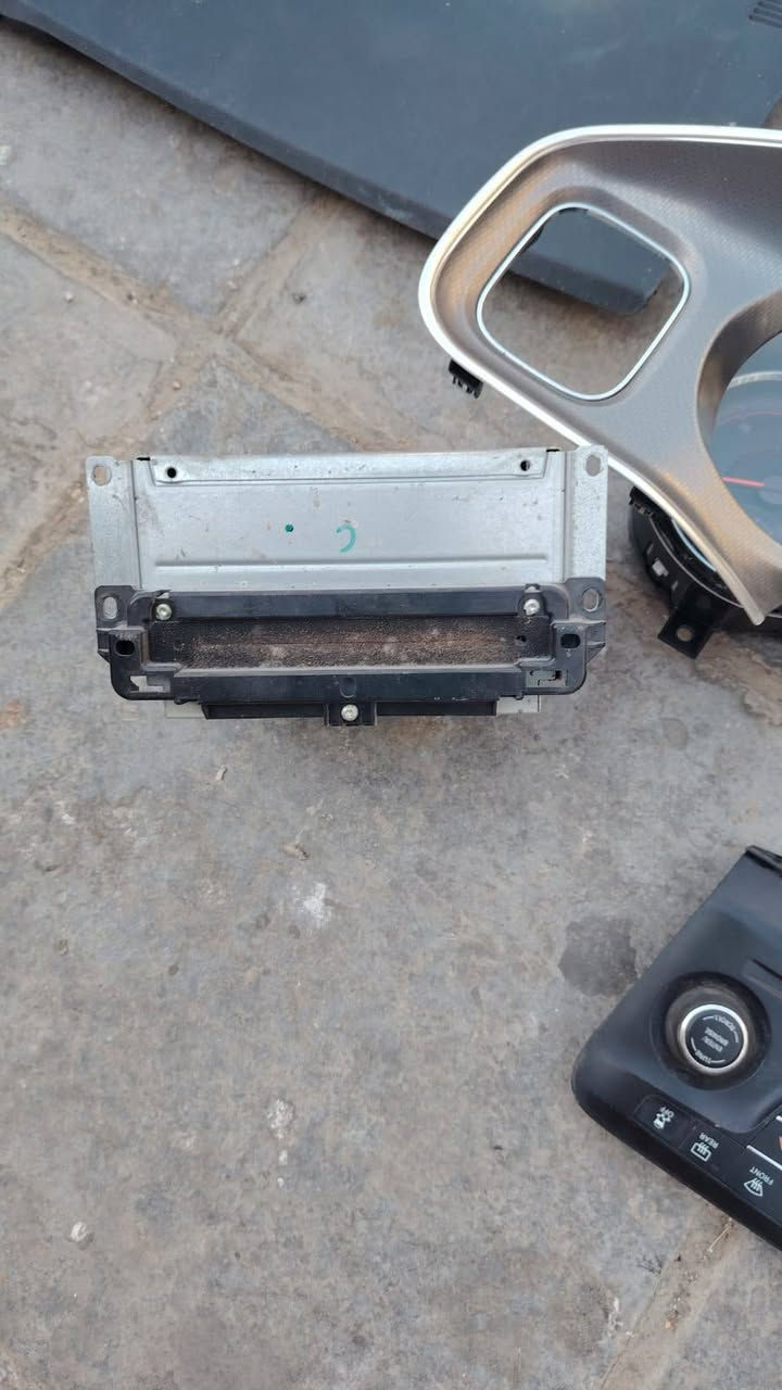 السلام عليكم عظمة دشبول جارجر 14 فول مواصفات كامله هيه وضفيرتها وايرباك
ستيرن هوه وشريط كامل 
بطانه مال بنيد 
ساعة مال دشبول كامله + سيدي وشاشة وجه تبريد 
ملاحظه ابيعهن كلهن قيم وأخذ 
مكان ناصريه ‏‪***********‬‏
