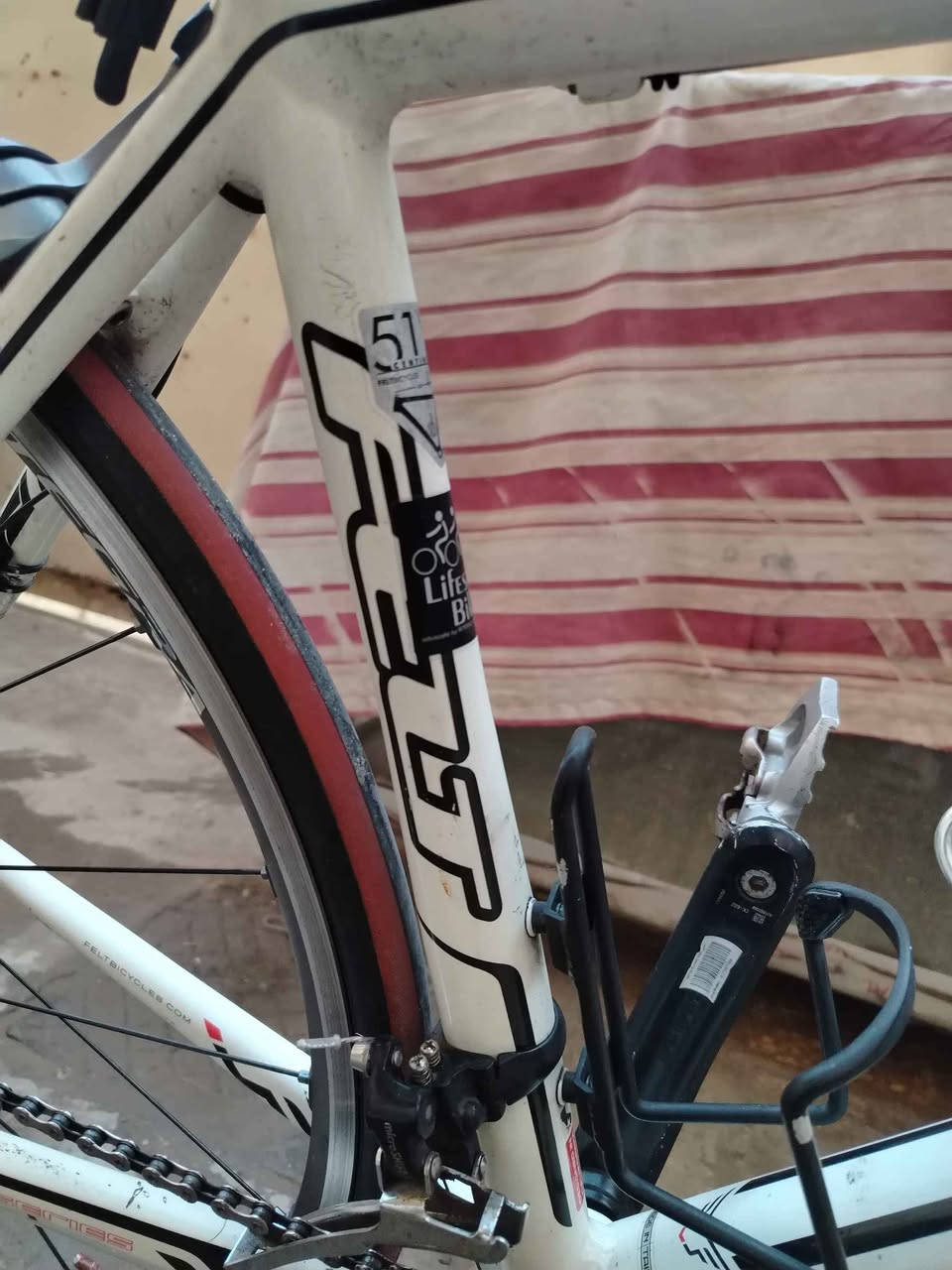 سلام عليكم
بايسكل رود ماركه flet الامريكيه موديل F85 نضيف كلش صنع تايوان
1- حجم الفريم 52cm
2- فريم المنيوم اللشه كاربون
3- سستم 2*10 سرع مشكل
عكرب 105 رقم 5700
نقال امامي مايكروشفت
شفتات مايكروشفت
زنجيل kms
الدشلي التكرا 6700
4- ويل التكرا 6800 نضيفات
5- صينيه fso
6- ستيرن المنيوم
7- سرج خفيف جدا
8- بايدرات نوع شيمانو هجين لوك. وعادي SHIMANO PD-A530 MALAYSIA VA 
محلقات
1- عداد سرعه
2- اشاره بك رماش

السعر 475 وبي مجال انشالله
وتساب ***********
توصيل متوفر 

مكاني النجف النجف, العراق
