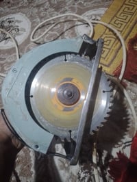 منشار كهربائي • مستعمل • ضمان