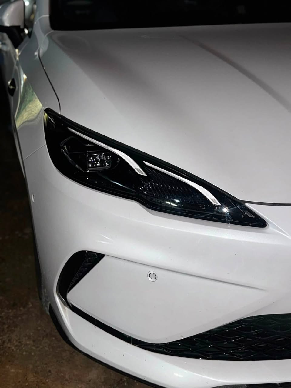 BYD
نوع سيل 5 الفول مواصفات 
ماشيه ع كهرباء 2000 ومكينه5000
المواصفات

فتحه
حساسات امامي+خلفي 
نقاط عمياء 
رادار امامي 
رادار جانبي 
رادار خلفي 
كامرات عدد11
تبريد قطعتين 
اوتو بارك بمعنى تطبك وحدها 
شاشه كبيره 
سياره ع وضع الشركه بعد بيها هواي مواصفات معروفه 
غير متواجد ع فيس 
متوفر واتساب راسلني وتدلل 
*********** 
عنوان كوت
