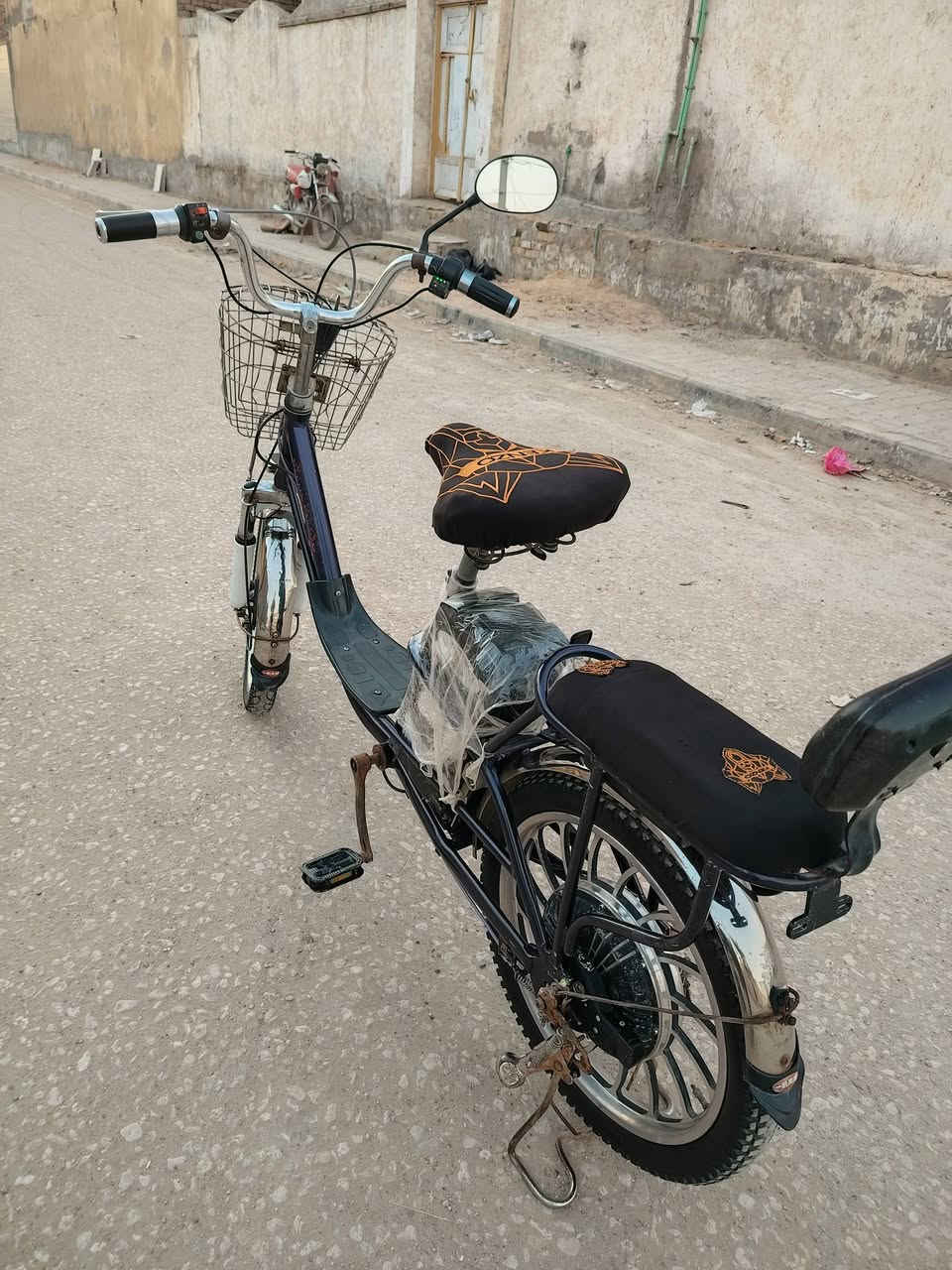 🔴 السلام عليكم
دراجه شحن حجم 20 للبيع كفاله عامه
تشغيل بصمه عن بعد 
باتري جديد قبل فتره شاده

3 سرع. سكليتر جديد تاير بريك خلفي جديد نضيفه الدراجه كلش السعر 180 وبيها مجال بسيط الدراجه احله من الصور للاستفسار اكثر *********** بي واتساب وهنا خاص متواجد مكاني الديوانيه الشاميه حي العسكري الشرقي
