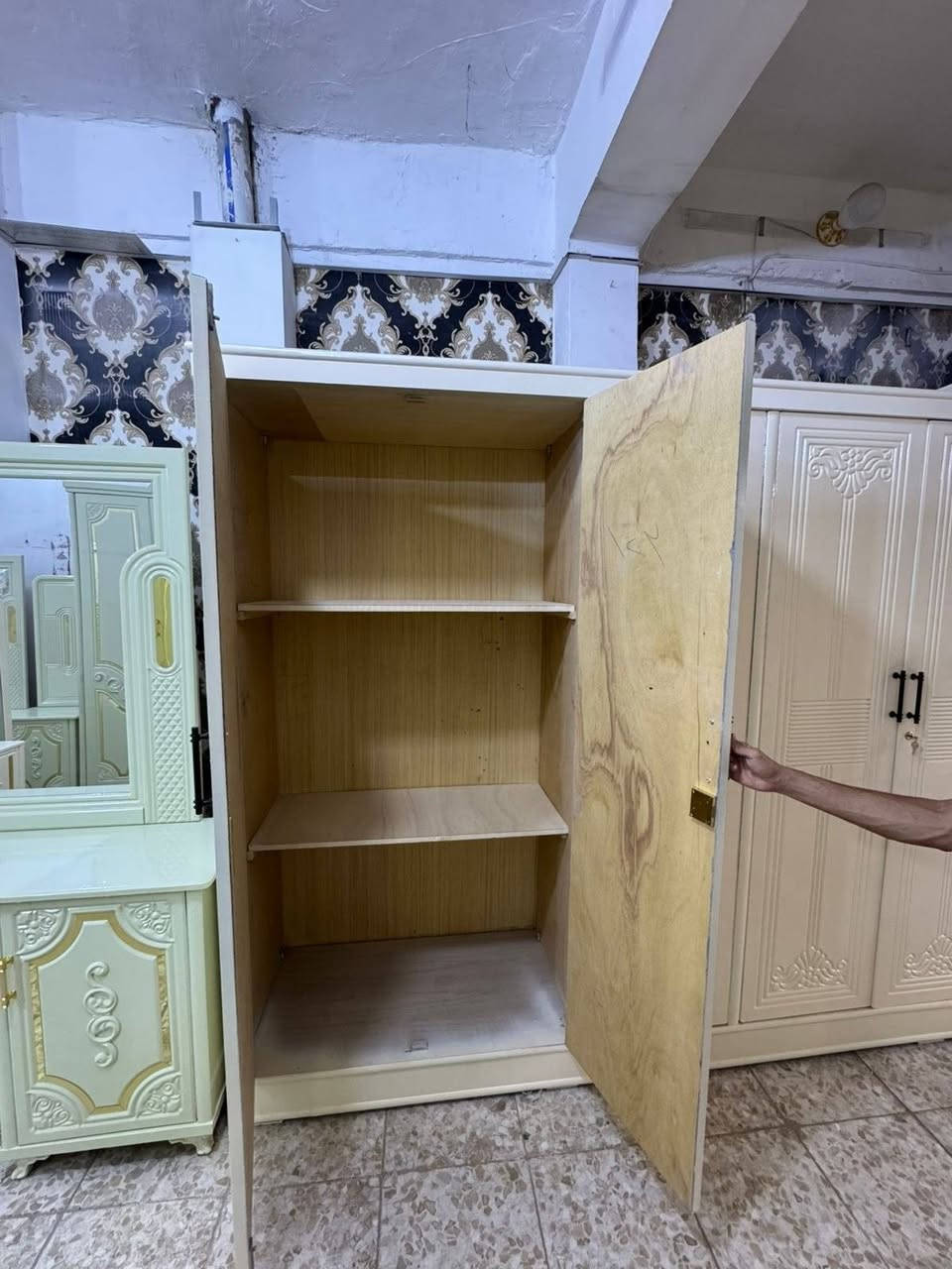 كنتور خمس ابواب موديل وتصميم تركي بشغل ولمسات عراقية 
الخارج ام دي اف 5 ملم 
الداخل جام 3 ملم 
القاعدة بلوك صاج 16 ملم 
الظهر جرجوبة فتح وشد براغي 
الصبغ فرن حراري ودرجة اولى  

السعر 500 الف 

مع نقل وشد داخل بغداد مجاني

اطراف 10

لا يوجد محافظات


**إذا كنت صاحب هذا الإعلان وتريد حذفه لأي سبب، رجاءا أرسل رسالة إلى الدعم الفني**