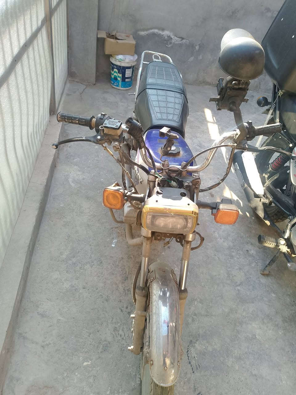 السلام عليكم
دراجه ايراني سيفان موديل 2020 مكمركه أوراقها كامله (مكمركه) يعني تترقم عوزها ترتيبات شويه مكينه مكفوله ممفتوحه ابد خير من الله المكينه والدراجه نقصها فقط صفاحيات كفرات و بك لايت خلفي الدراجه نكرة اكفلكياها من اي شي غير الي ذكرتهن 
سعر 300 الف وبيها مجال حك جيتك 
عنواني بغداد الدورة شارع 60 للتواصل *********** واتساب رصيد متوفر
