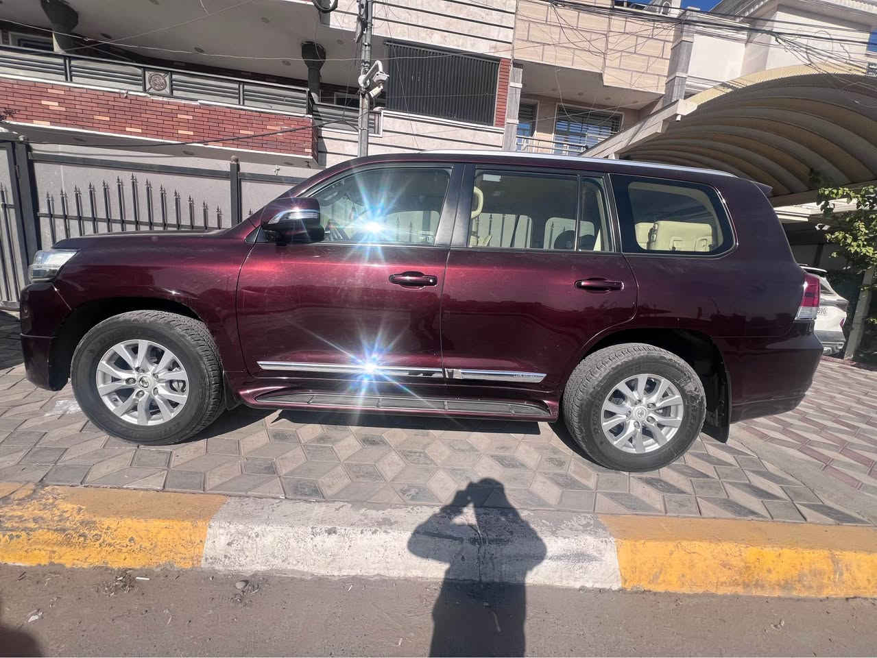 لاندكروز  جكساره موديل ٢٠١٧  سته سلندر مكينه ٤٠٠٠ باسمي رقم سليمانيه تحويل مباشر اللون عنابي مكفوله من الصبغ والظربه السعر٤٢٠  اربع شداتوعشرون ورقه بيه مجال حك الجيه العنوان بغداد القاهره الاتصال ها تف *********** بغداد, العراق
