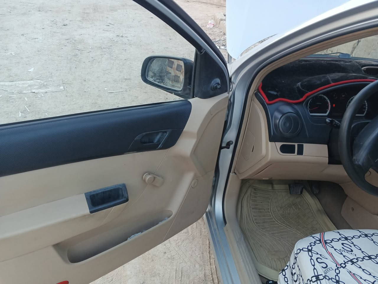 افيو موديل 2009 مكفوله باسمي رقم جديد  75 وبيه مجال ***********
