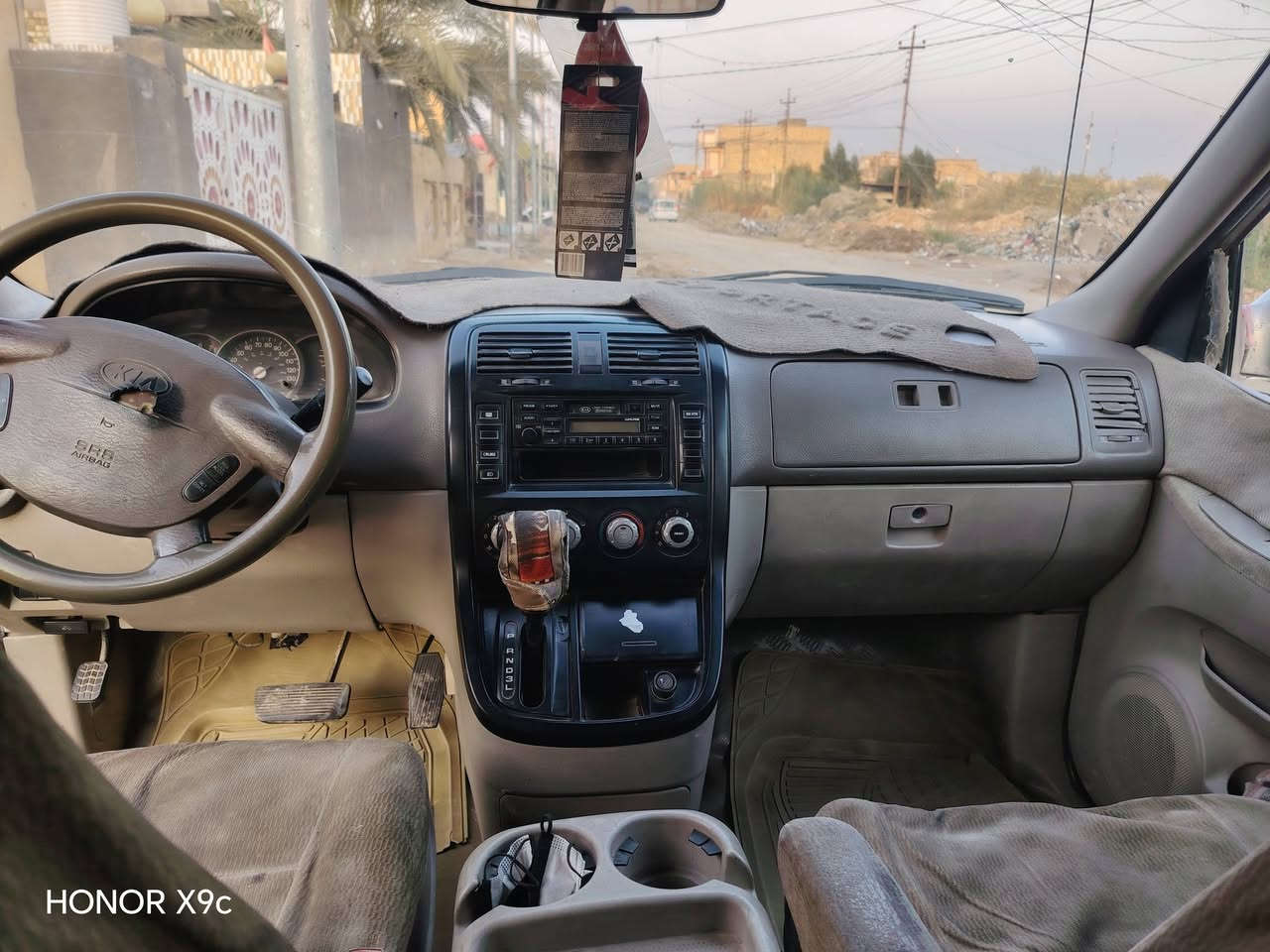 السلام عليكم
كيا سيدونا ٧ راكب.  موديل ٢٠٠٥  محرك كامري محور رقم نجف تبريد شغال سياره جاهزه خير من الله السعر 60  وبيها مجال استفسار رقم ***********
