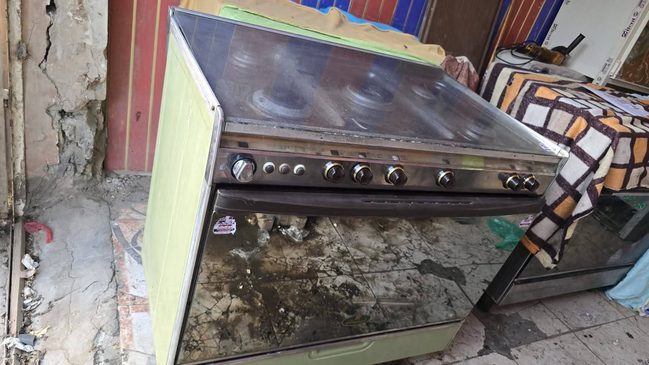 من رخصه الأدمن طباخ كريازي مصري نظيف اخو الجديد شرط الفحص سعره ٢٢٥الف الشراي يتصل *********** ***********
