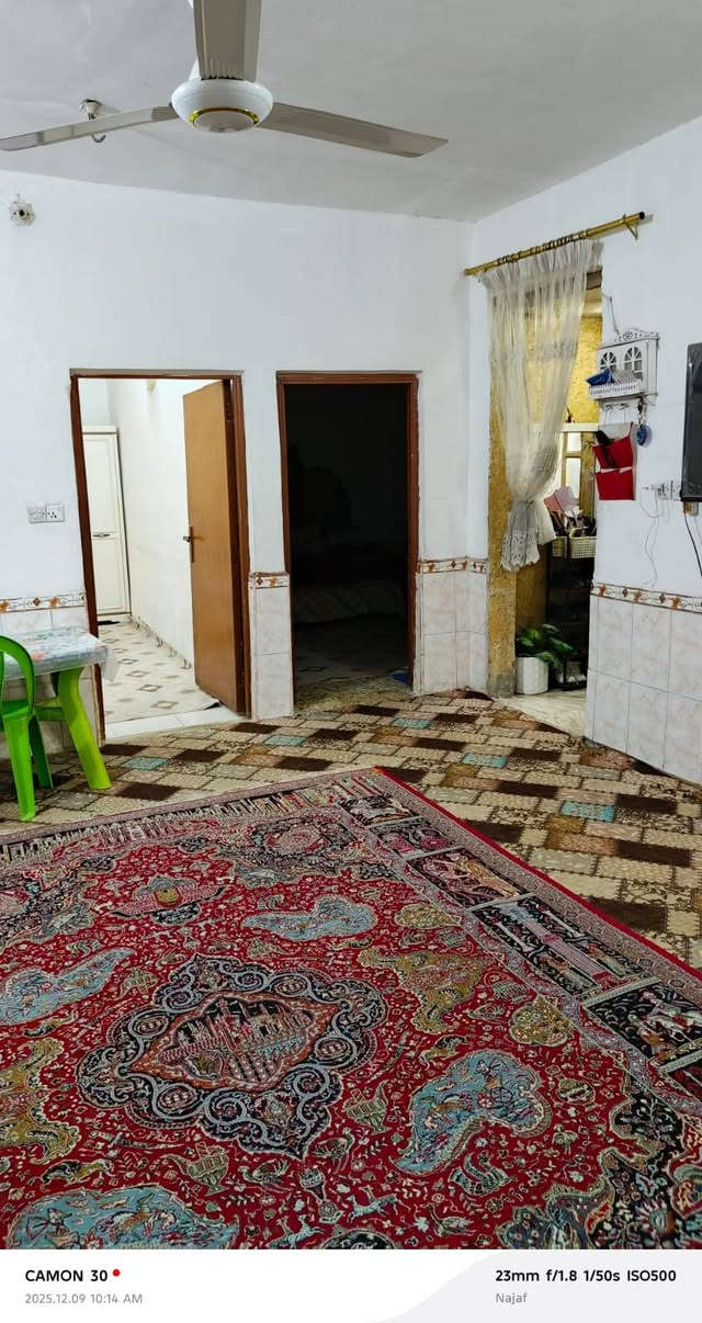 للبيع بيت في الرضوية المنطقة الرابع قرب مدرسة أم وهب ٢٥٠م غرفتين وصالة كبيرة ٤ونص ×٥ونص مطبخ إستقبال ٤×٦ حمام ٢ وكراج ومحل مسوي مخزن ٥٣ مليون وبي مجال بيع مستعجل الإتصال على رقم ***********
