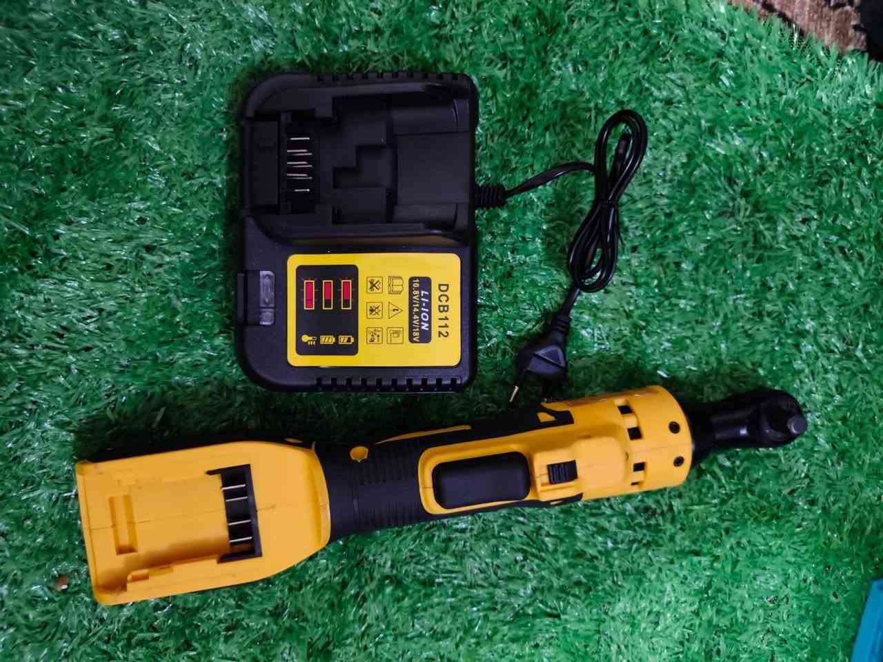 راجر شحن ديولت تجي ويا شاحنه فقط انطونه سعر


**إذا كنت صاحب هذا الإعلان وتريد حذفه لأي سبب، رجاءا أرسل رسالة إلى الدعم الفني**