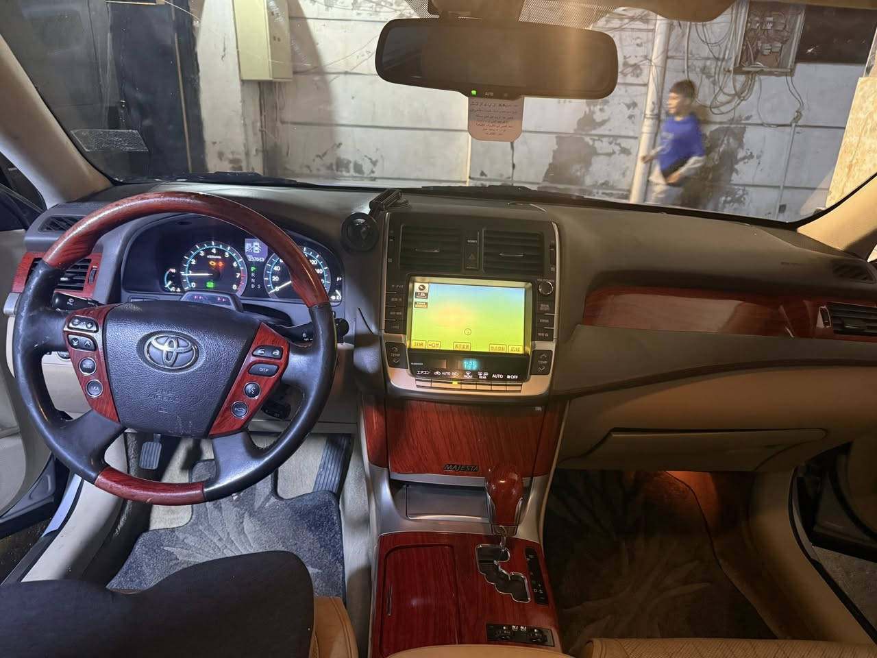 السلام عليكم
ماجستا 2010 رقم انبار اصولي تحويل مباشر سنوية ما ساقطه 2027
فول مواصفات ماعدا الفتحة بردات كشن كهرباء 
كروز سرعه تحكمات بصمه ابواب وتشغيل صندوق كهرباء 
دبلات كهرباء منظومة بريك محور شاهينه 
8 سلندر 
بيها كص قماره 
سياره كير ومحرك وتبريد جاهزات 
نقصها فقط الصدر 
للبيع او المراوس باقل مكاني بغداد حي العامل 
السعر / 135 $
***********
