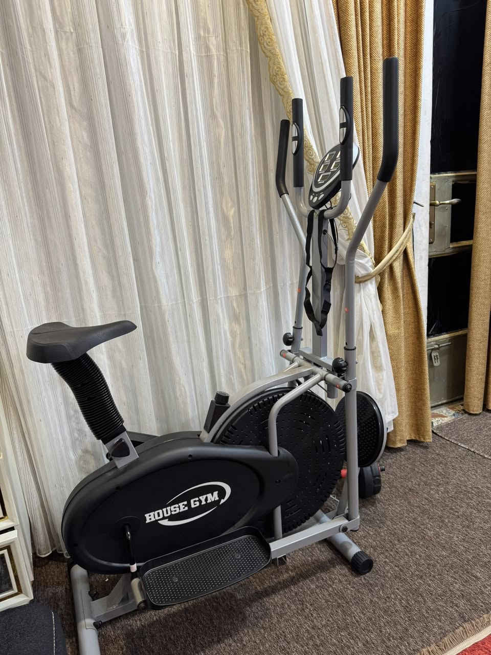 جهاز اوربتراك 4 يده  قرص لف خصر 
جالس واقف 
مكينه زنجيل 
قدرة التحمل 120 كيلو 
شاشه تضهر  ( الوقت ومسافه مقطوعه وسعرات الحرارية 
ونبضات القلب وسرعه


**إذا كنت صاحب هذا الإعلان وتريد حذفه لأي سبب، رجاءا أرسل رسالة إلى الدعم الفني**