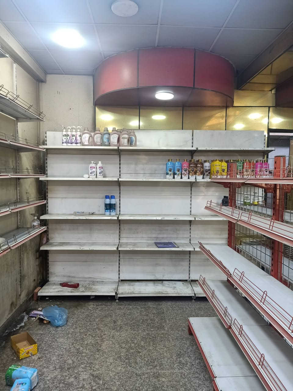 السلام عليكم
غراض محلي للبيع موجود واتساب ***********
المكان بغداد شارع فلسطين
