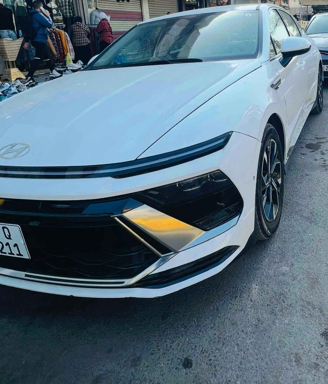 السلام عليكم هونداي سوناته موديل ٢٤ رقم بغداد كتاب شهداء بأسمنا حادث موجود بالمنشور سياره جديده بدون دواخل بدون ايرباك ماشيه ستالاف بعدها بريحه الشركه سعرها ٢٣٥ وبي مجال للشراي مكان السياره الكراده داخل ***********
