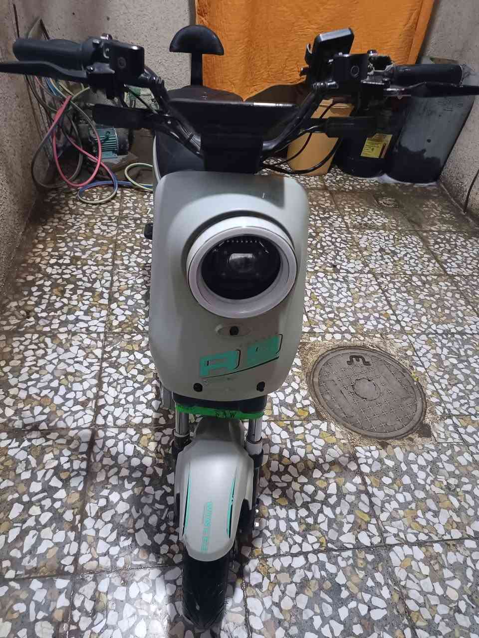 السلام عليكم دراجه ار 9 موديل 2024 شاير شاحنه 2 وبيها كسر خفيف باوباليده ودراجه نظيفه تايرات نظيفه وياله و بريكات شغاله دسك أمامي دهن  دسك خلفي غاز امرايا ثنين ملف ١٢٠٠ سرعه ٩٩ حقيقي ٦٤ سويجين بصمه مكاني بغداد رقمي ***********
