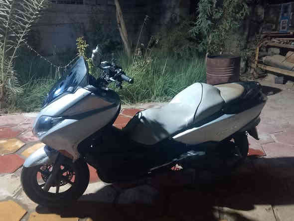 سلام عليكم فورزه 010 للبيع الشعب
دراجه شغاله وتمشي كامله بس تاركها تحمه ابيع كوم حديد
 سعر 600 بغداد الشعب ***********
