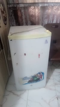 ثلاجة صغيرة • حجم صغير