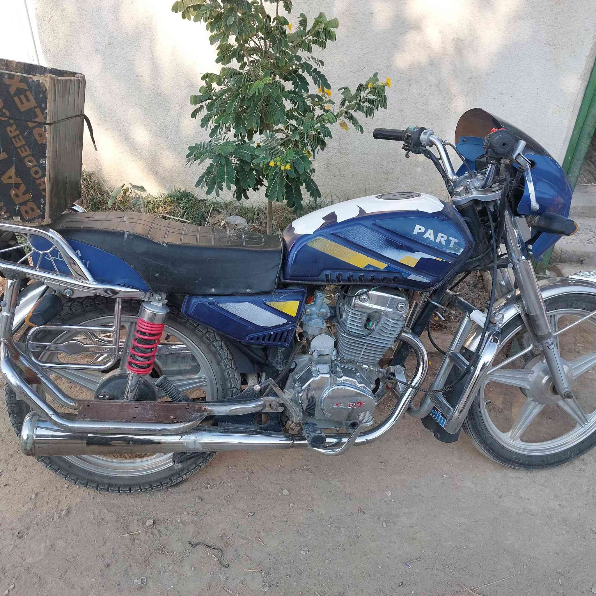 بارت فحل ١٩
اوراق 
دراجه نضيفه
 محرك ما مفتوح
لاصلاح ***********
