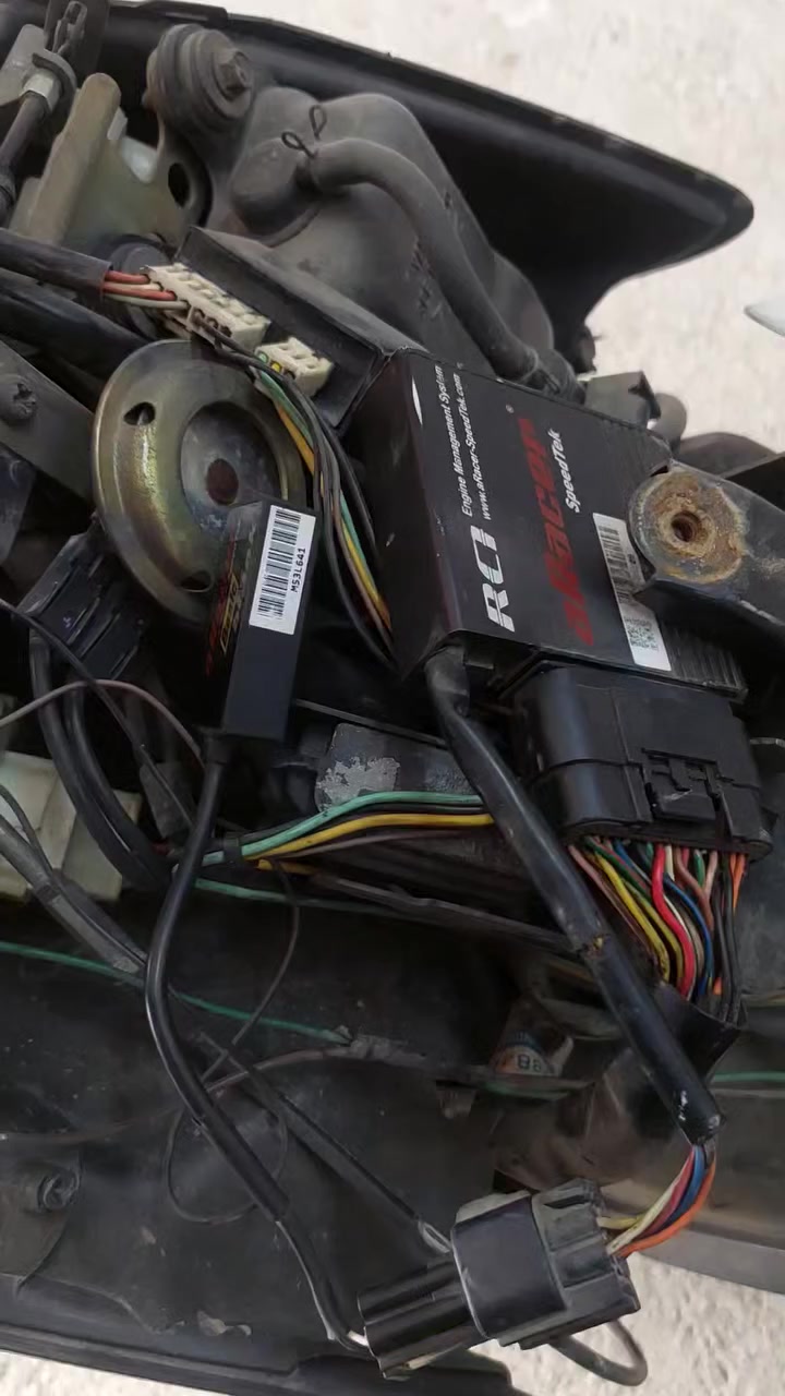 السلام عليكم حبايب
عقل نوزل خطين جبلي بوليس مضلع 
رونة مفتوح وكلش قوي شغله


**إذا كنت صاحب هذا الإعلان وتريد حذفه لأي سبب، رجاءا أرسل رسالة إلى الدعم الفني**