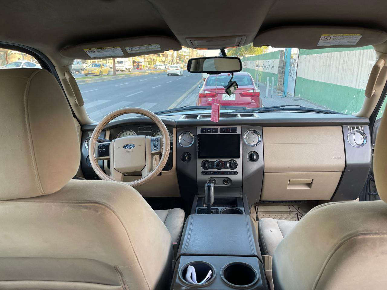 مكلف بالنشر
فورد اكسبدشن 2007 الطويله 
رقمها بغداد بسمي السياره 
محرك 8  5.3 محرك وكير وكهربائيات نضيفه. عليها منظومه غاز 60 لتر بمكان السبير الخزان 
السياره بيها بارد الجامرلغ عكس السايق الامامي وجهة السايق الخلفي بدون دواخل السياره نضيفه وكاعده 
السعر 100 وبيها مجال  
للاتصال 
*********** بغداد, العراق
