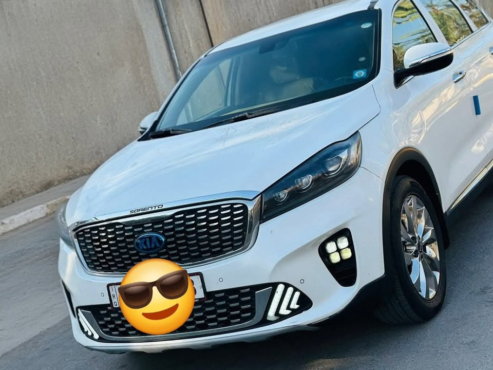 سلام عليكم سورنتو موديل 20 خليجي ٦  سلندر ٧ راكب رقم اربيل الدولي تحويل او وكالة مكفولة كفالة عامة ما عدا بارد بسيط مثل ما موضح بالصورة مواصفات معروفة ميحتاج واحد يذكرهة مثل صندوك كهرباء وثلاث قطع تبريد وكراسي  كهرباء وهواي بعد مواصفات العنوان بغداد العبيدي السعر ٢٥٠ رقم *********** هذا بي واتساب اتصال او واتساب
